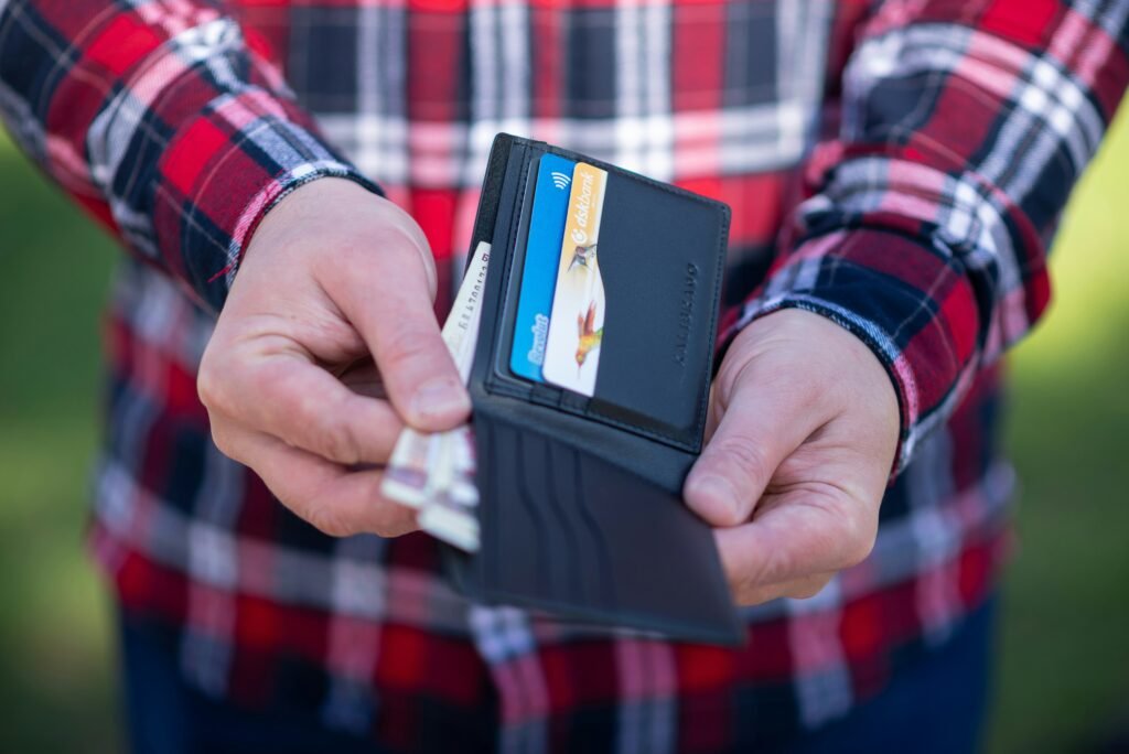 Simplify Your Routine with Trifold Wallets: The Ultimate Everyday Convenience