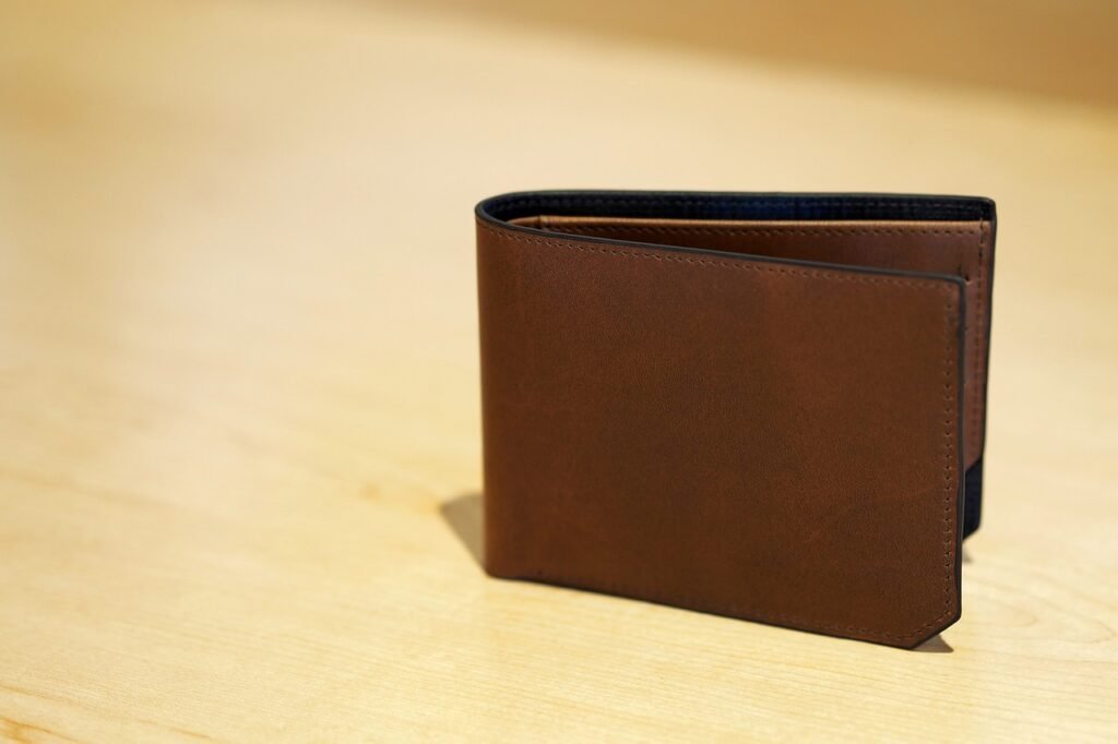 Finding the Perfect Fit: Exploring the Importance of Size and Capacity in Wallet Choice